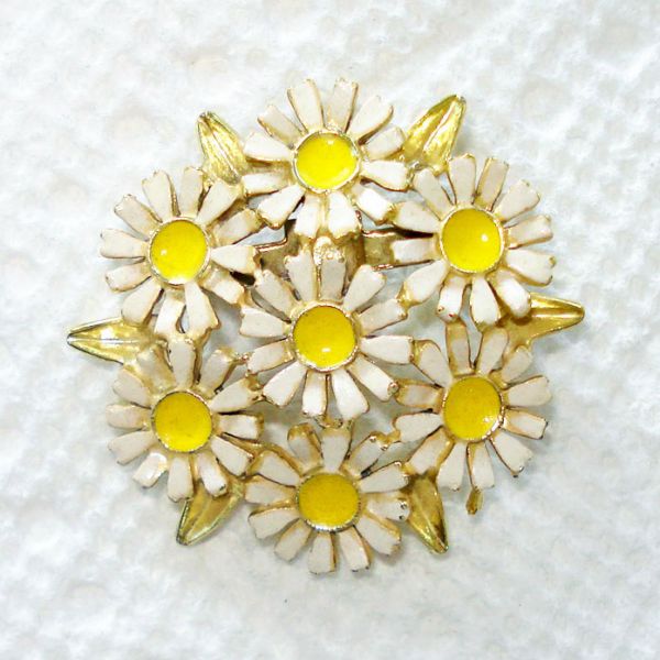 Daisy Cluster Enameled Goldtone Pin or Brooch Clearance