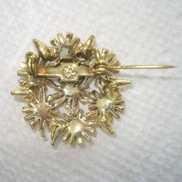 Daisy Cluster Enameled Goldtone Pin or Brooch Clearance #2