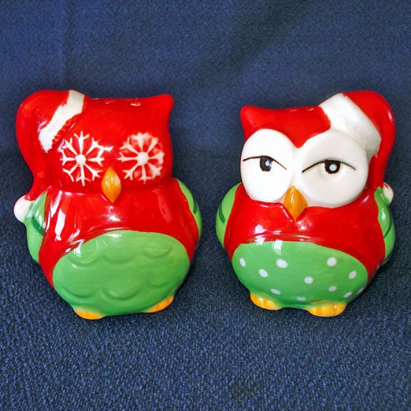 Pfaltzgraff Christmas Owl Ceramic Salt Pepper Shakers